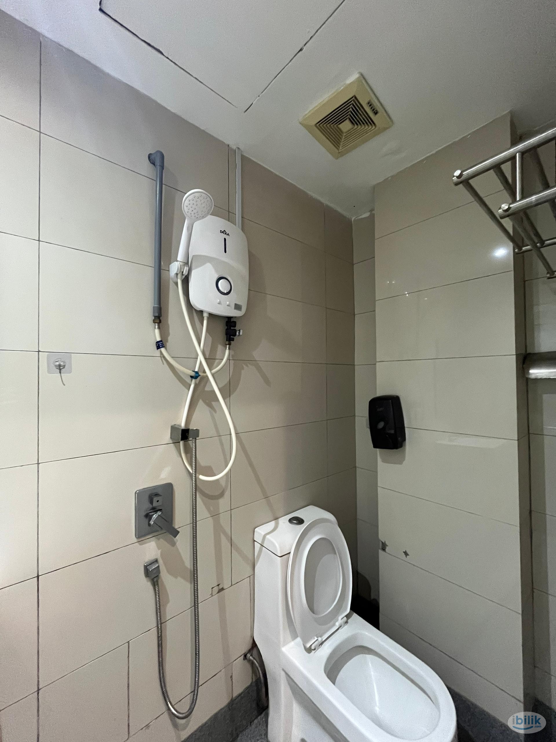 MASTER BEDROOM AT PETALING STREET 🔥 | 3 MINS WALK TO MRT/LRT PASAR SENI 🚄 - Image 3