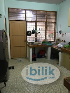 Room at Jalan Haji Junid Kuantan, Pahang - Image 2