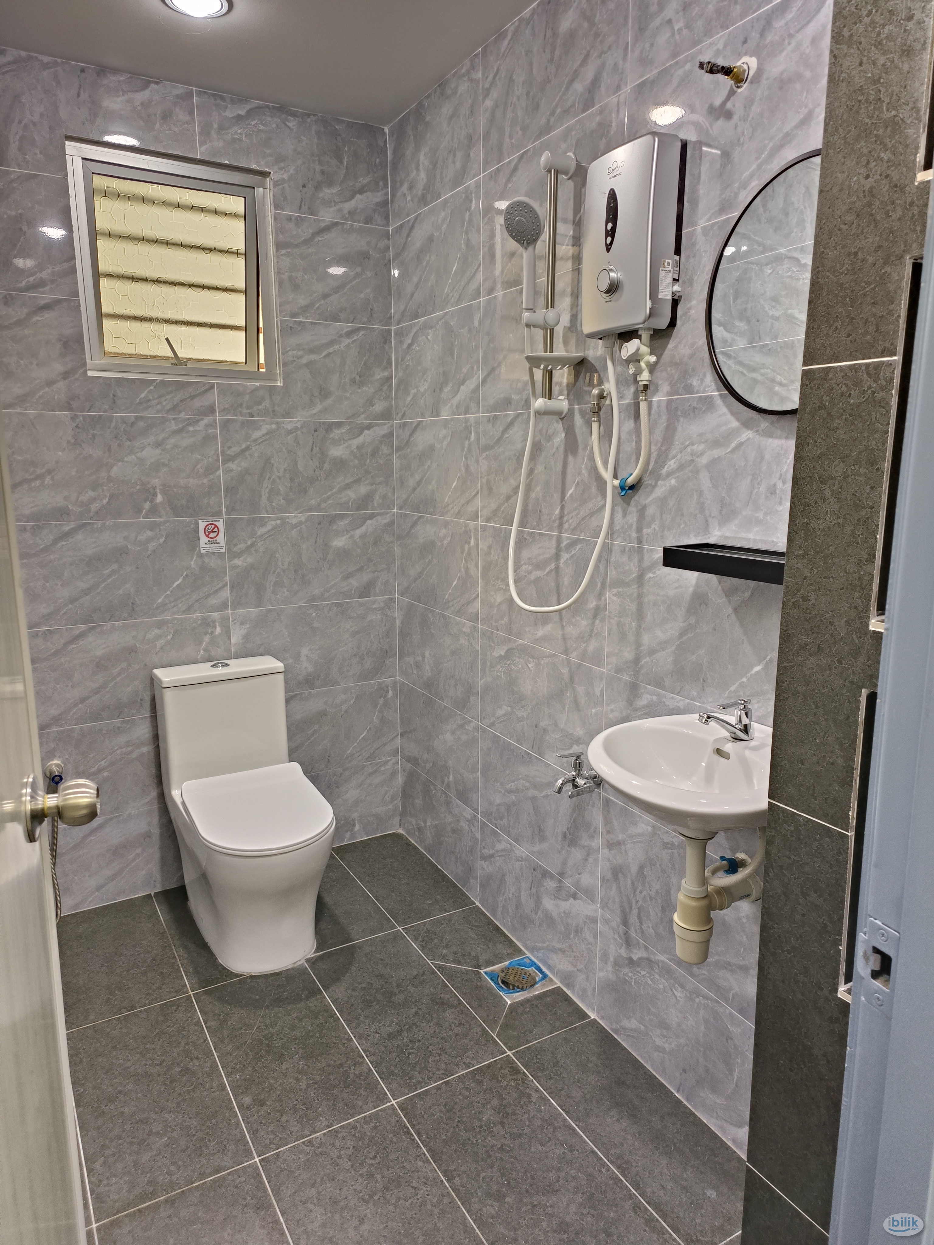 [Private Bathroom] Master Bedroom For Rent at PJS 11/12 - Double Storey Landed House - Image 3