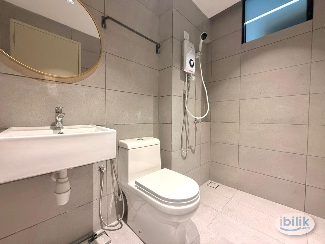 Cozy Middle Room for Rent @ Vivo Executive Apartment, Batu Kawan - Image 1