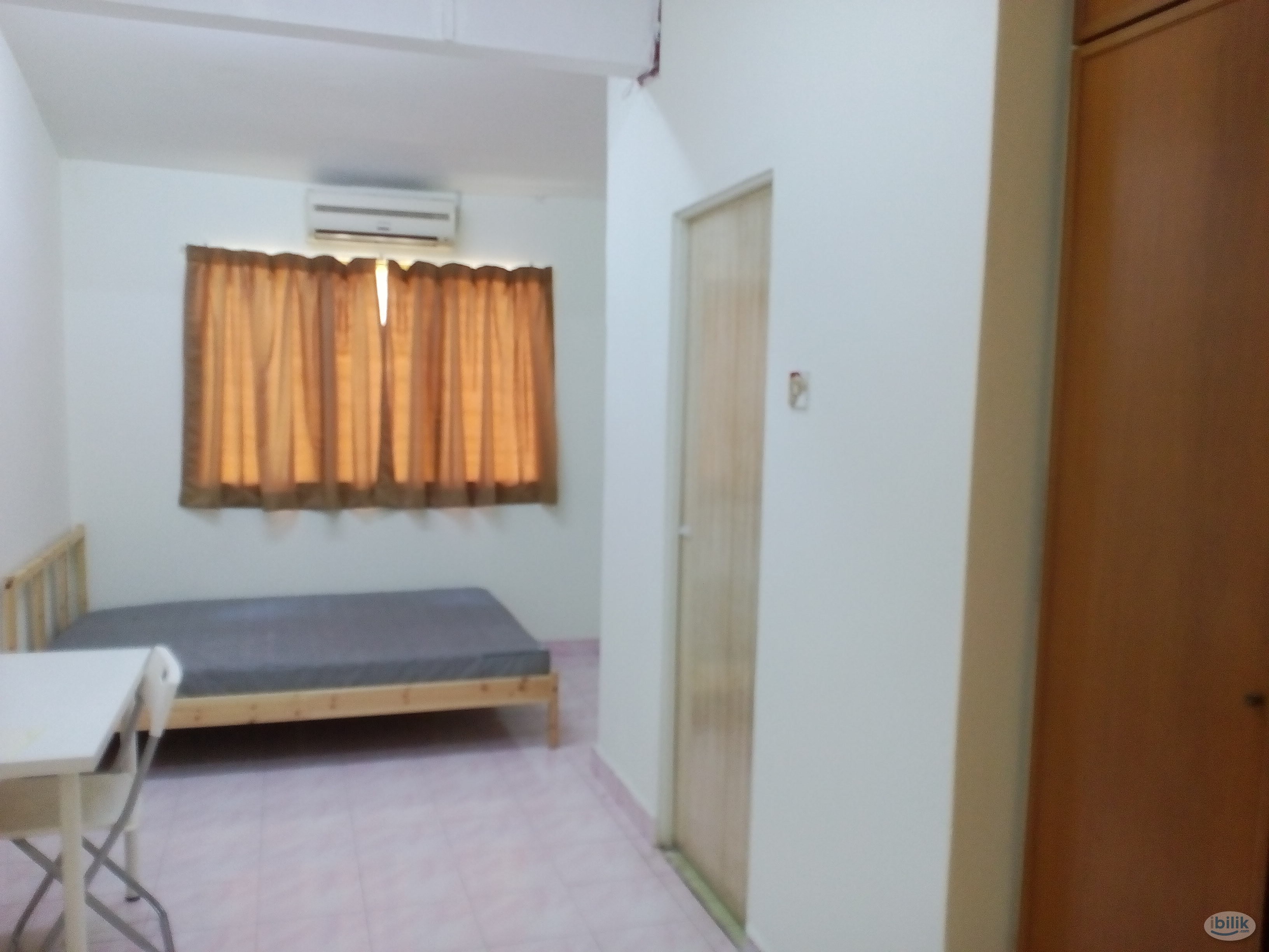 Middle Room at Bandar Tasik Selatan, Cheras - Image 1