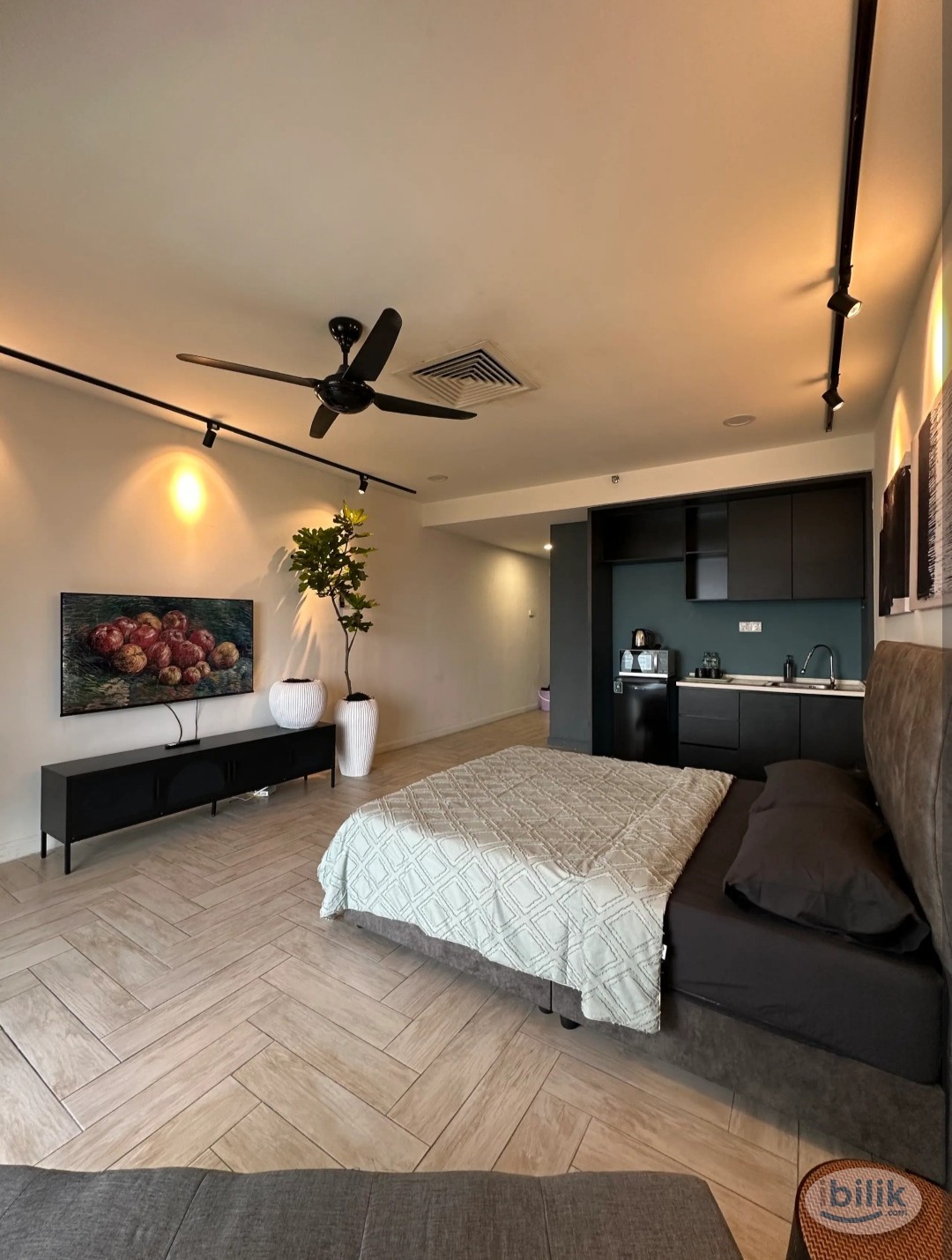 Fully Furnished Studio at Empire City, Damansara Perdana - Image 2