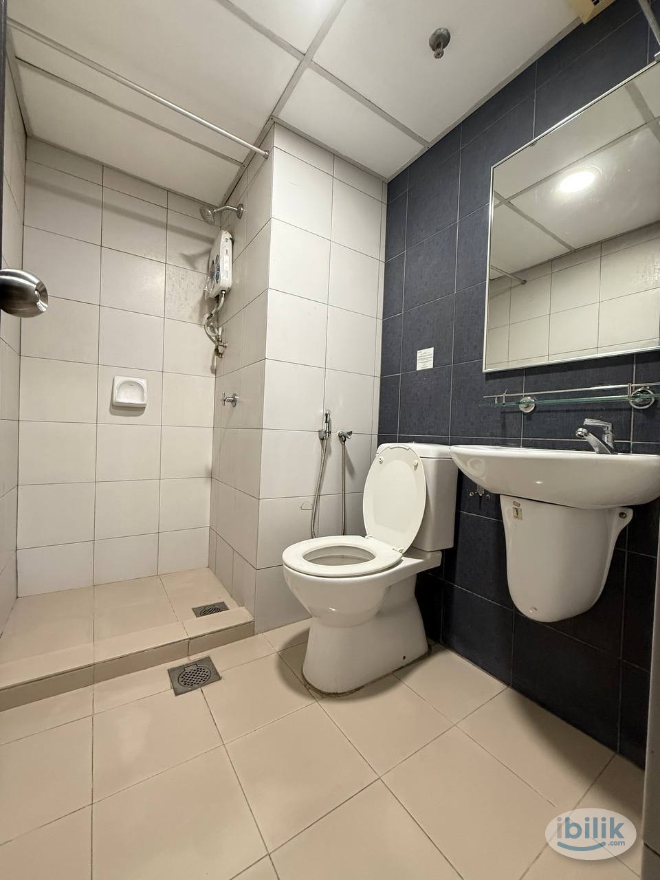Zero deposit ,Single room with fully furniture near UMS - Image 2