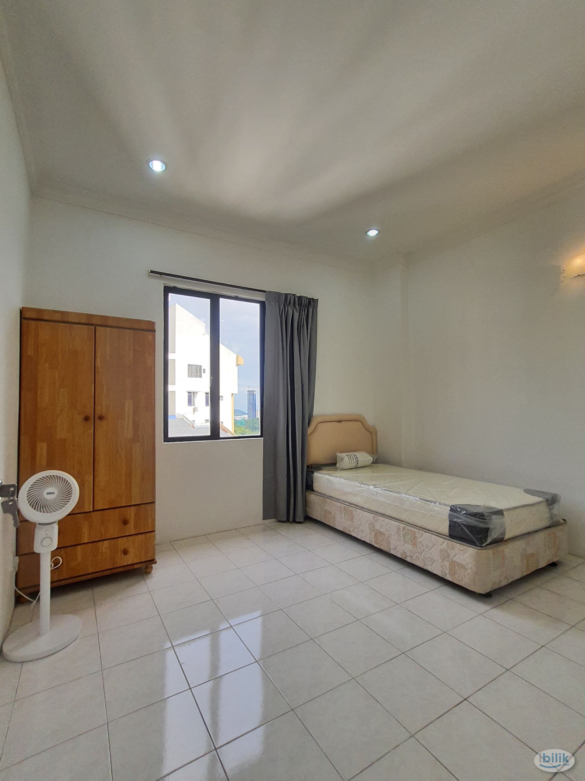 Single Room at Parkview Towers, Bukit Jambul - Image 1