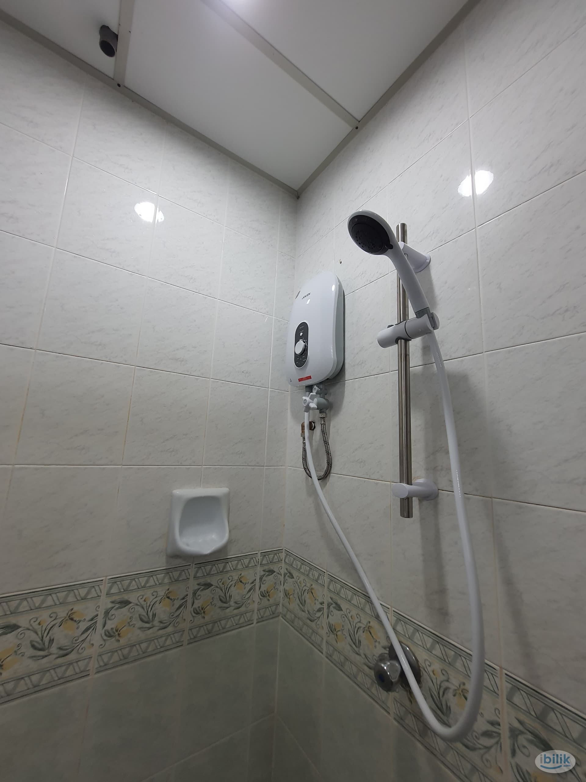 Single Room at Parkview Towers, Bukit Jambul - Image 4