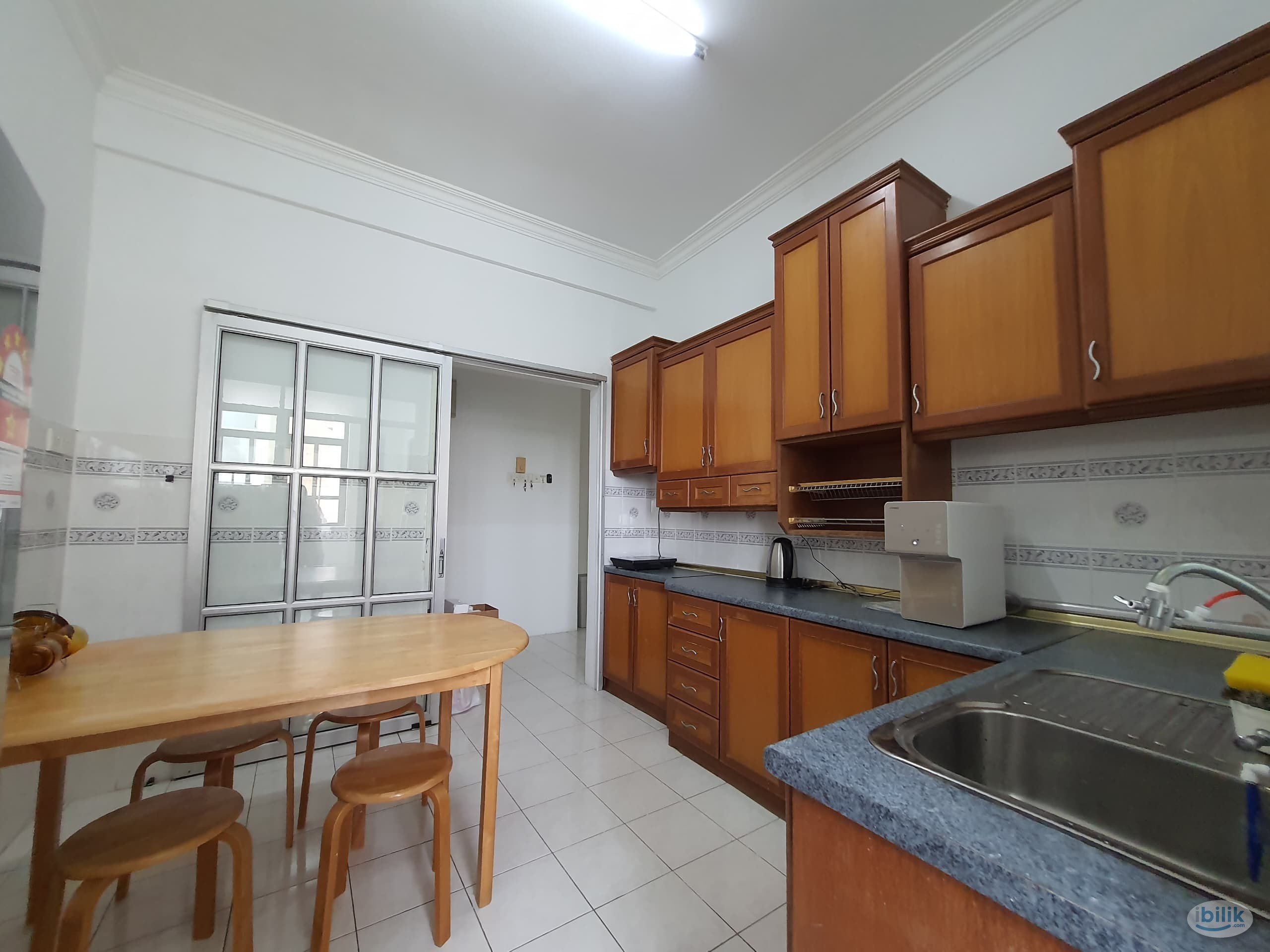 Single Room at Parkview Towers, Bukit Jambul - Image 5