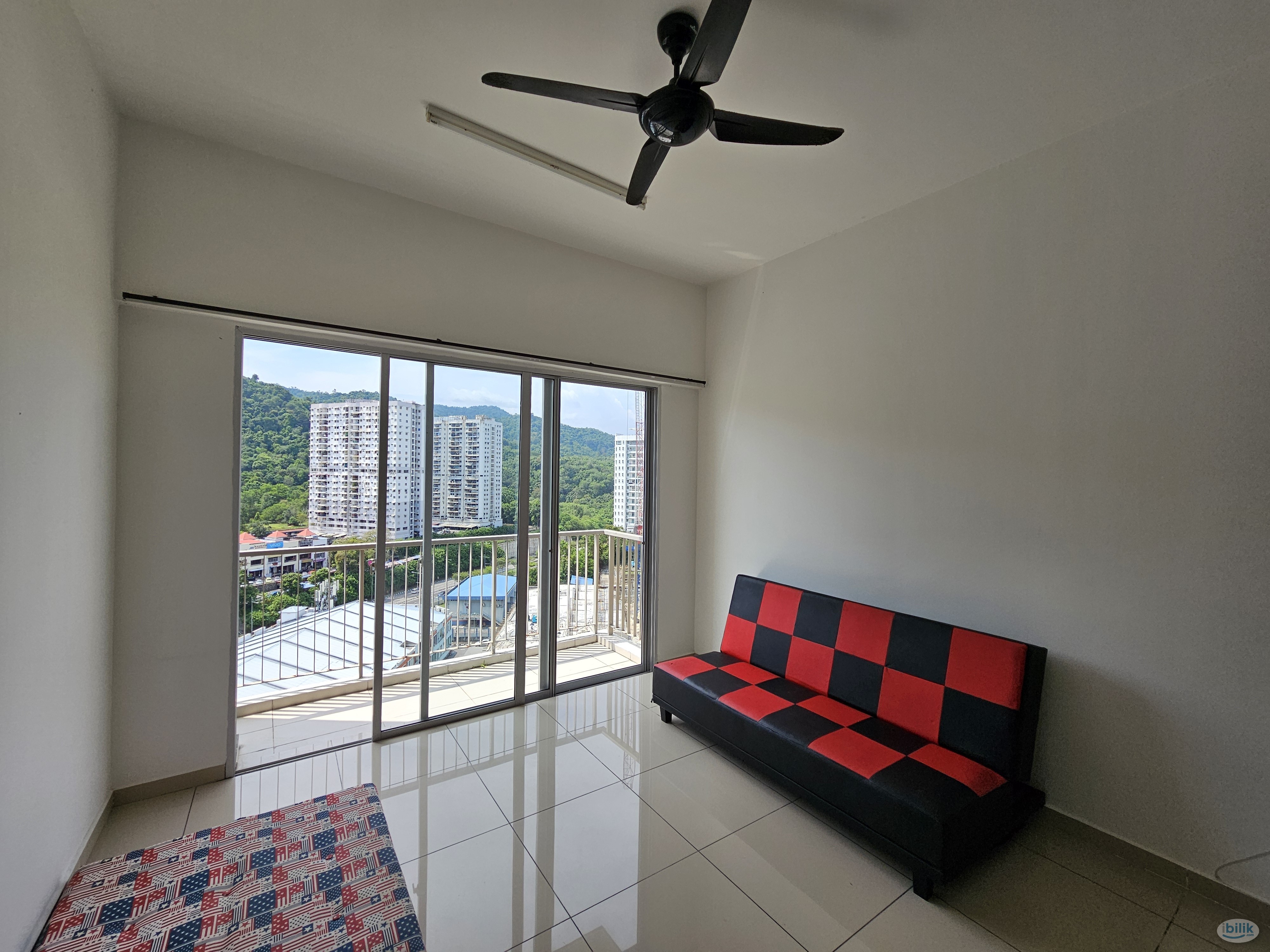 Platinum 3 Balcony Aircond Master room include utilities Private Bathroom MIX GENDER - Image 3