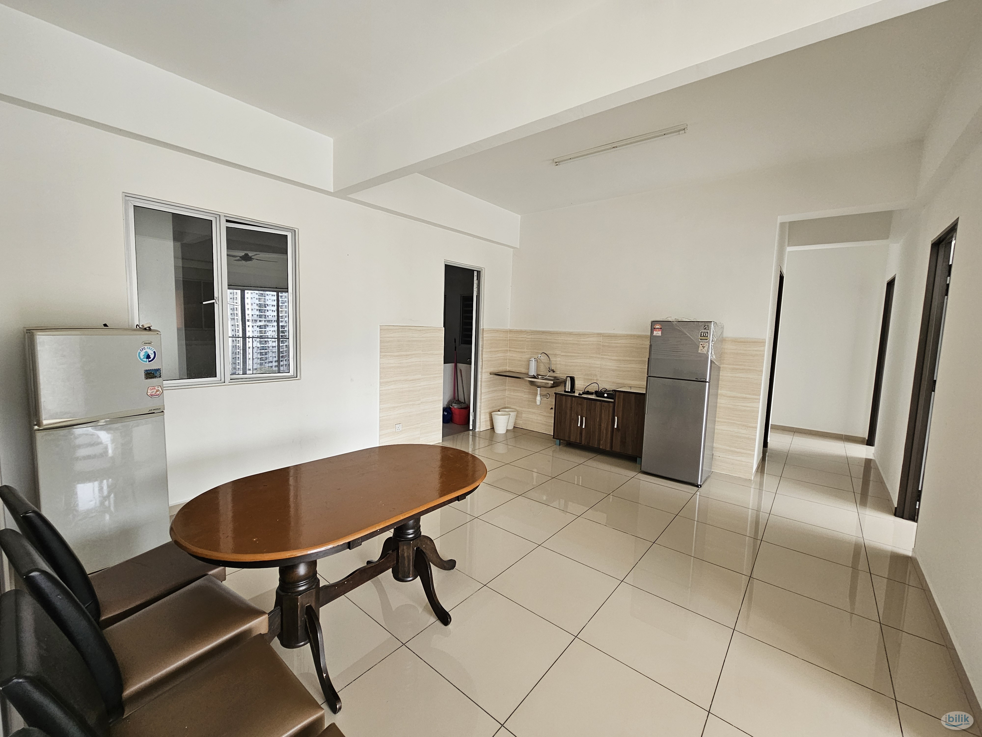 Platinum 3 Balcony Aircond Master room include utilities Private Bathroom MIX GENDER - Image 5
