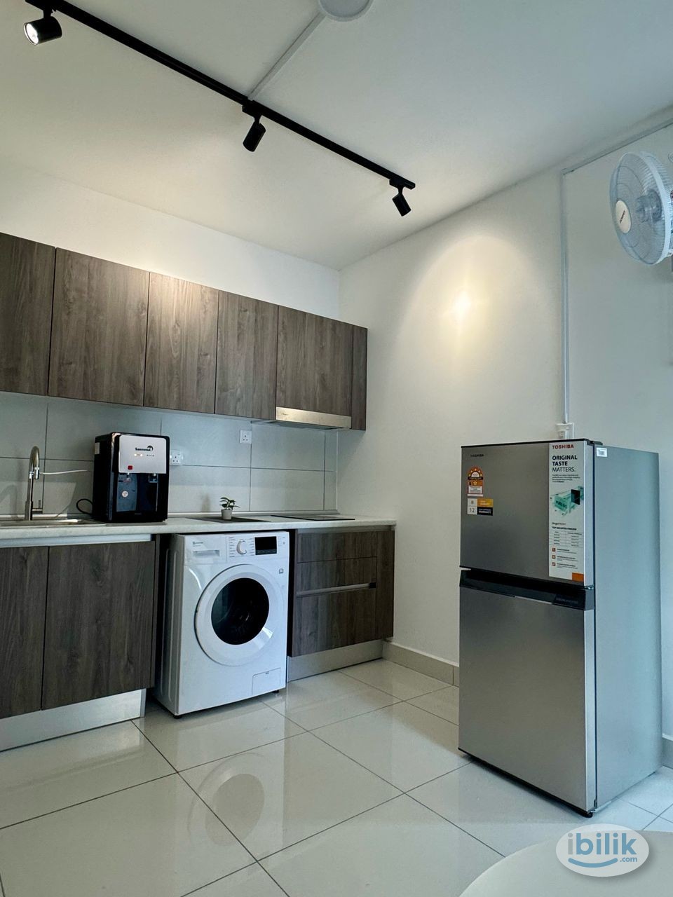 🍀EduMetro, USJ 1, Subang, Medium Room📍Fully Furnish NEW Aircond Wardrobe Table Chair Mattress - Image 4