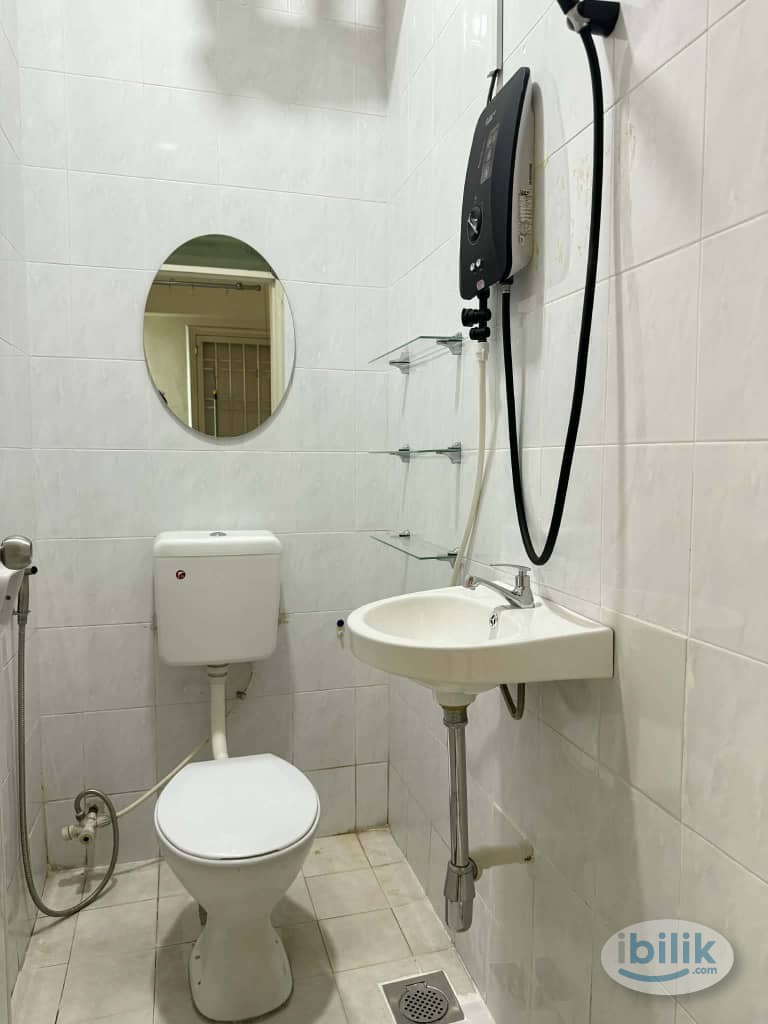Middle Room at Jalan Lumba kuda, Johor Bahru - Image 4