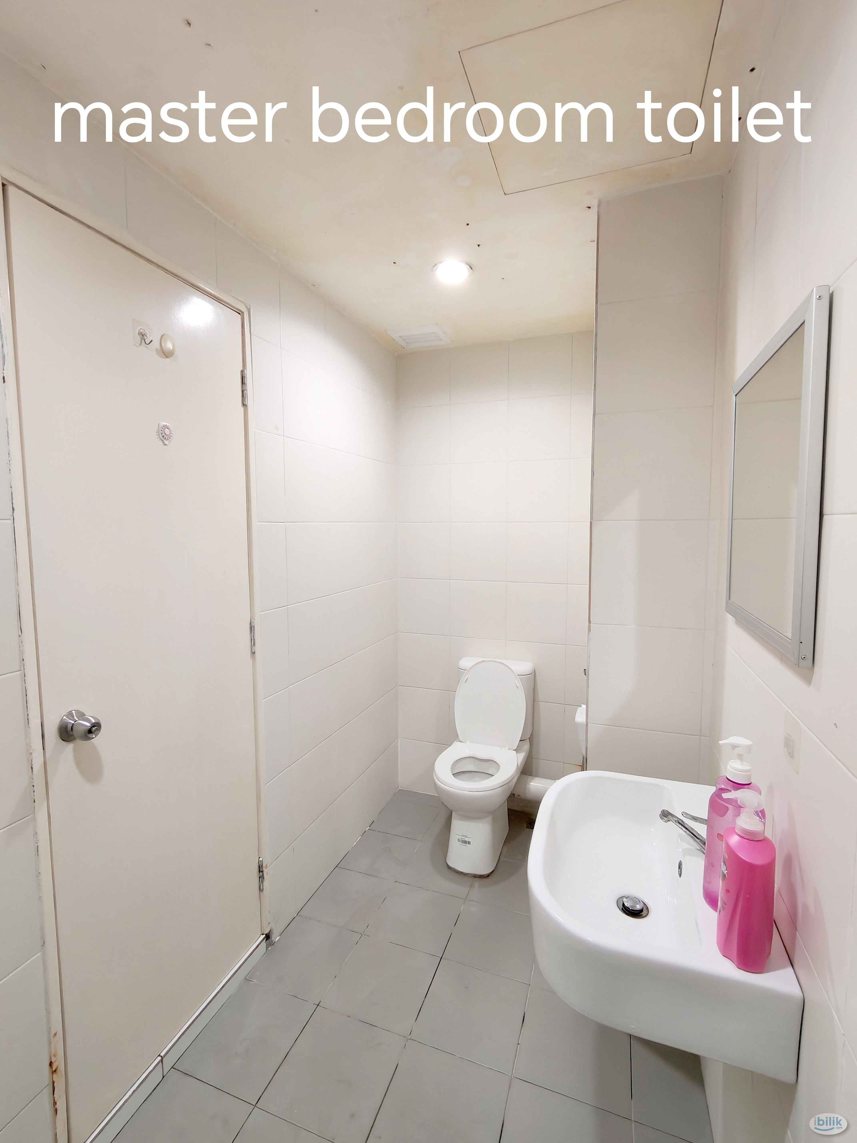 Master Room at Elit Heights, Bayan Baru - Image 4