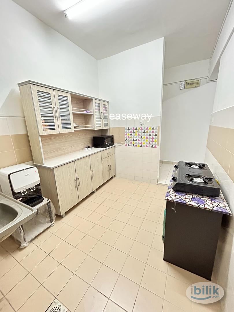 Middle Room at Residensi Laguna, Bandar Sunway - Image 3