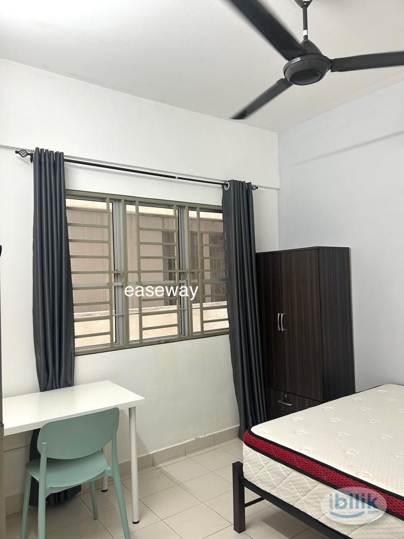 Middle Room at Residensi Laguna, Bandar Sunway - Image 4