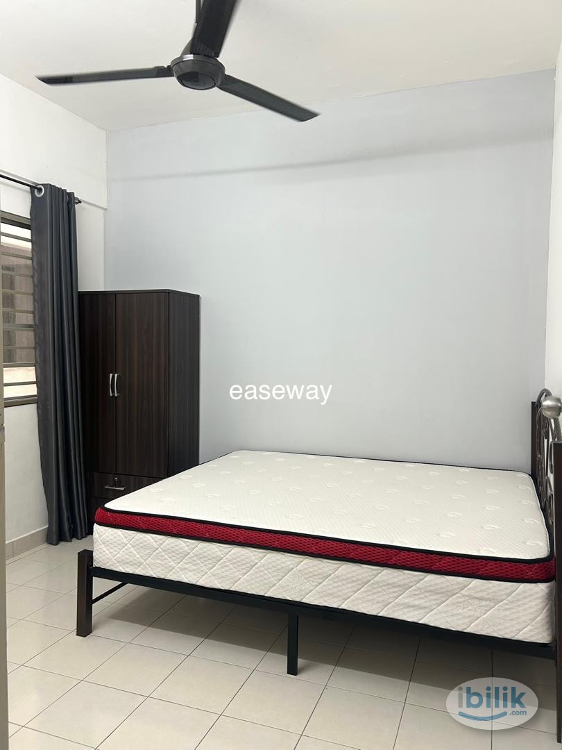 Middle Room at Residensi Laguna, Bandar Sunway - Image 5