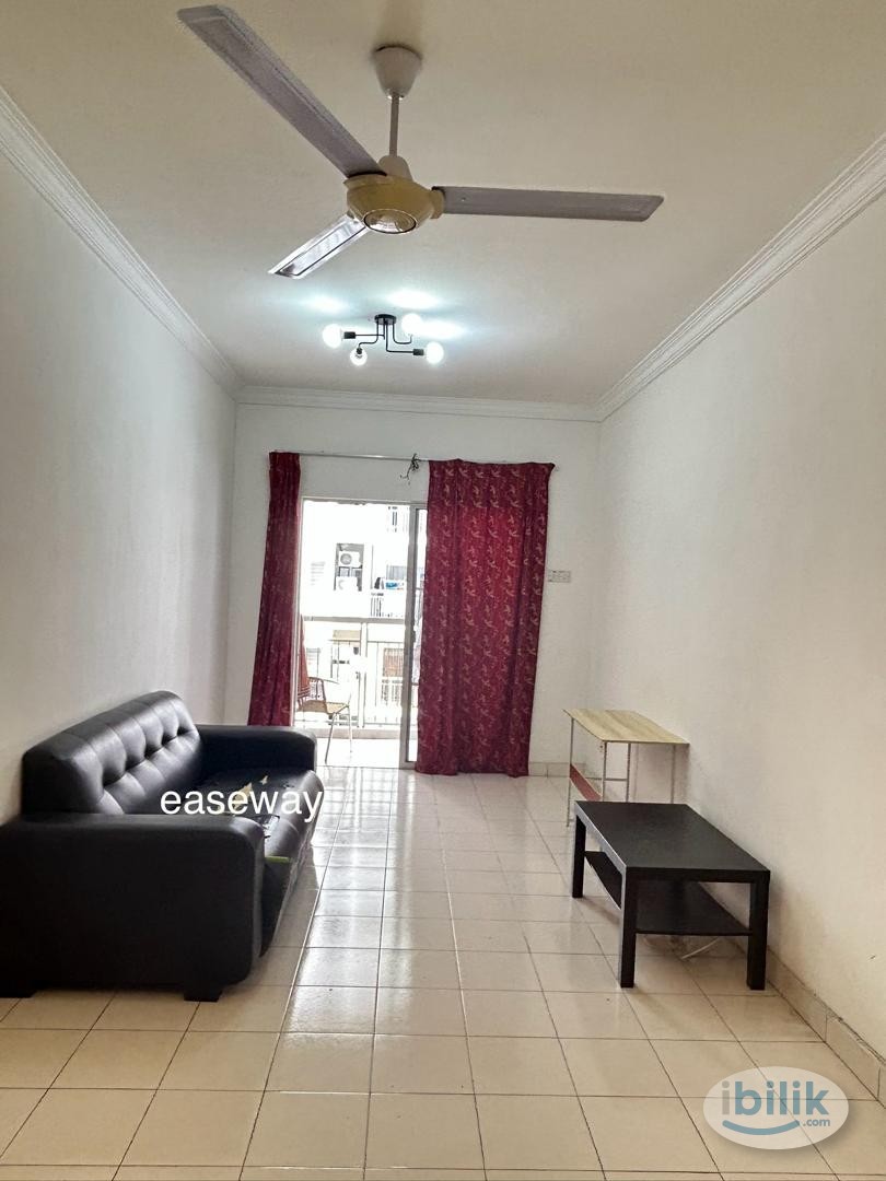 Master Room at Residensi Laguna, Bandar Sunway - Image 1
