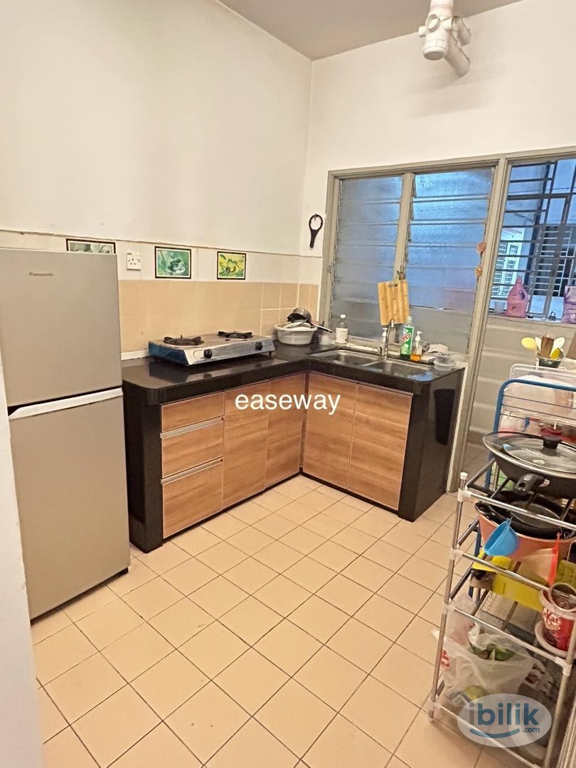 Master Room at Residensi Laguna, Bandar Sunway - Image 2