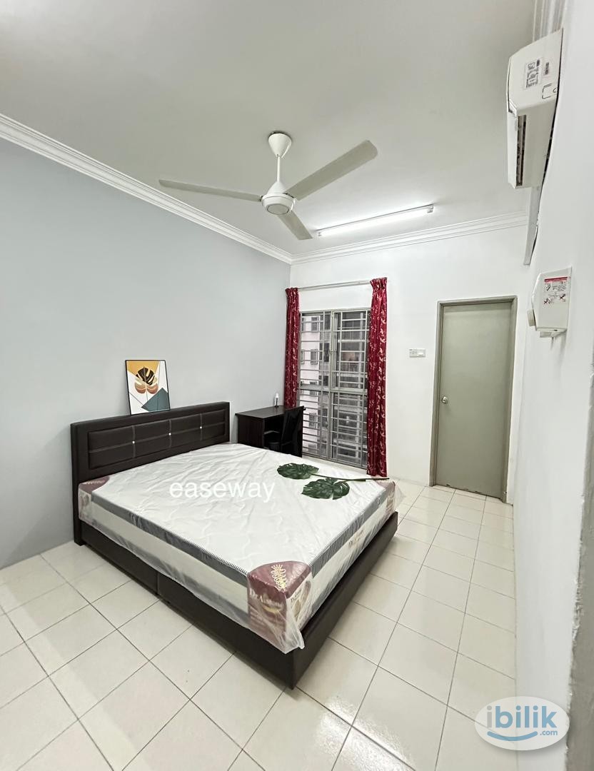 Master Room at Residensi Laguna, Bandar Sunway - Image 4