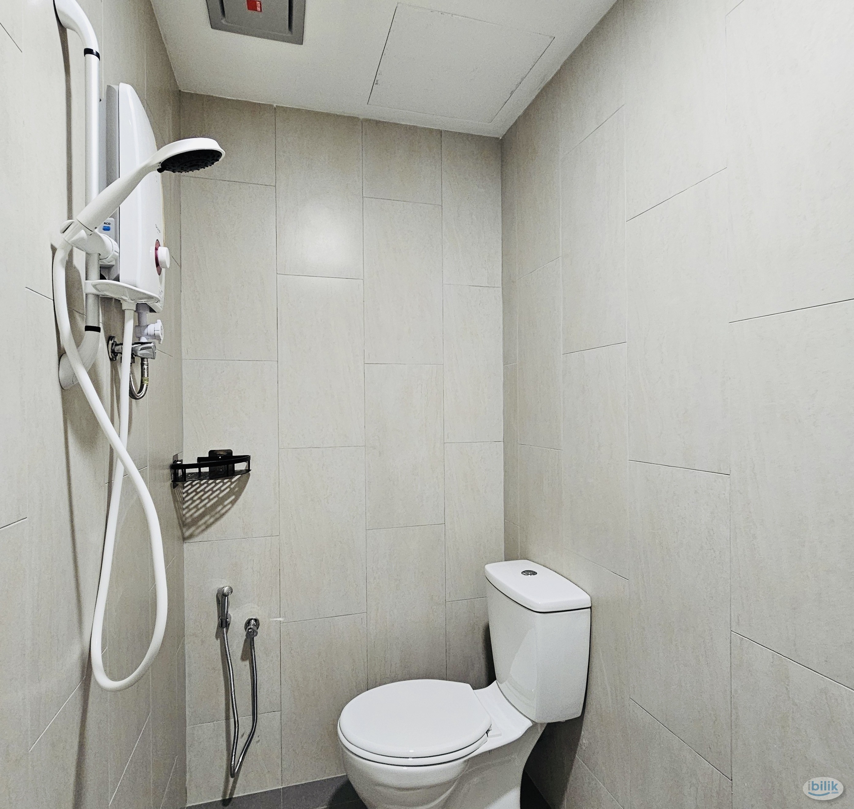 Condo - Master Room, Free Parking near MRT Taman Equine ,UPM, Seri Kembangan - Image 4