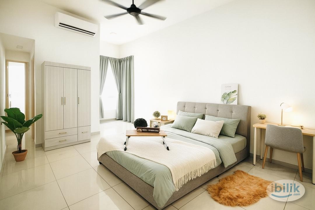 Condo - Master Room, Free Parking near MRT Taman Equine ,UPM, Seri Kembangan - Image 1