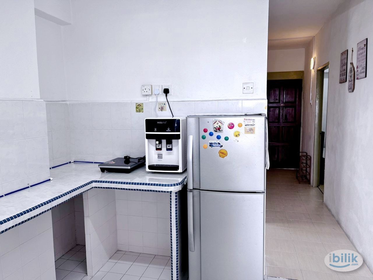 Middle Room at Greenlane Heights, Green Lane (male) - Image 3