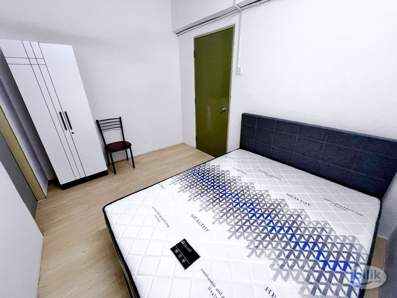 Middle Room at Greenlane Heights, Green Lane (male) - Image 1