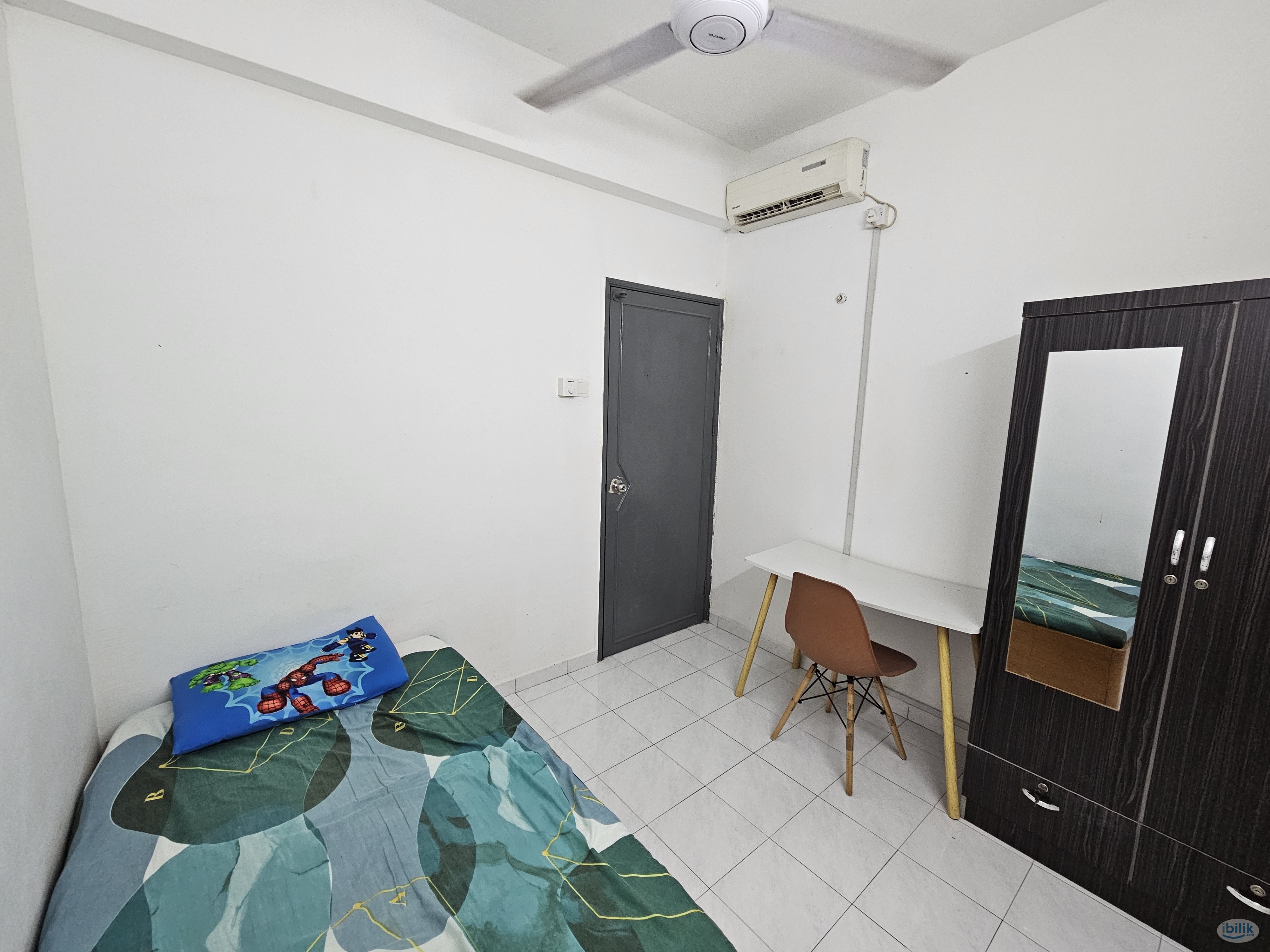 Npark Furnished Middle room Share bathroom included utilities - Image 1