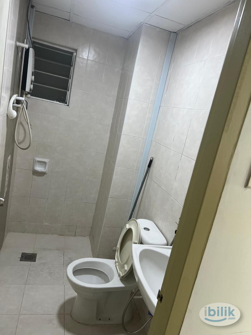 Middle Room at Subang Avenue, Subang Jaya - Image 2