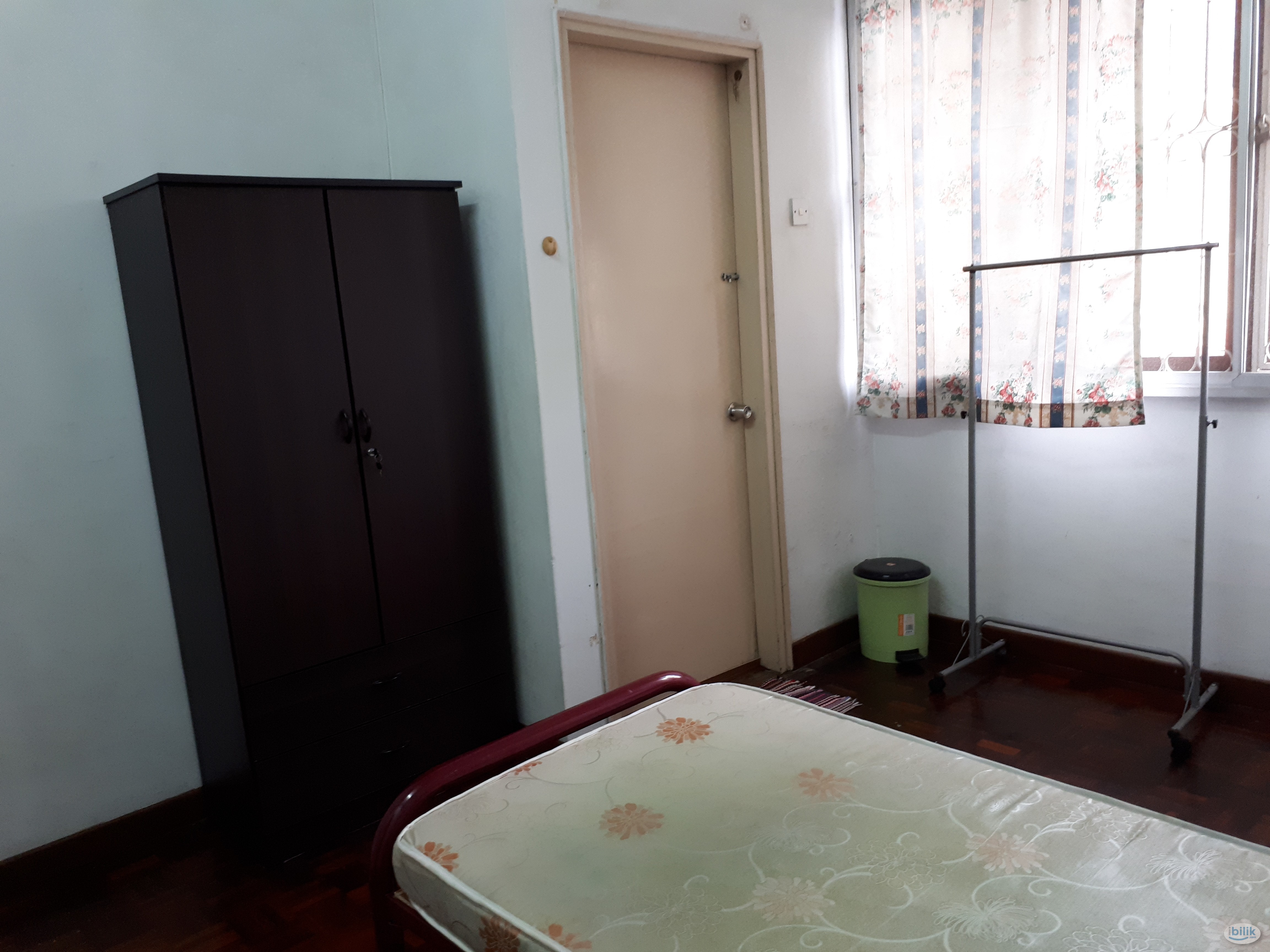 A middle room to let for a lady - Image 1