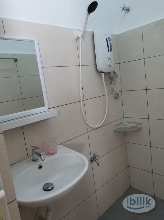UCSI,  Master Room at Taman Connaught Jalan Pantas, Cheras (Free Parking) - Image 3