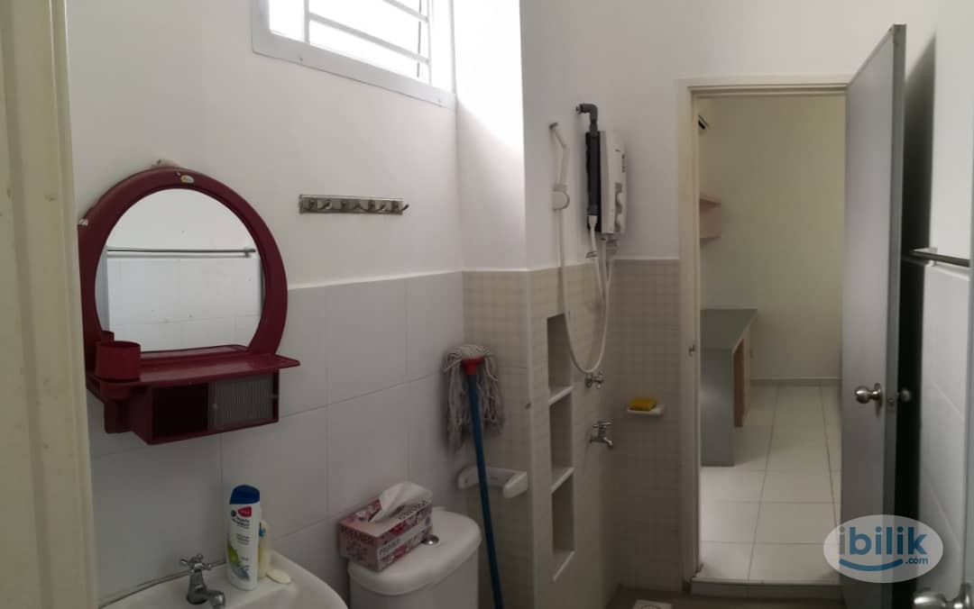 Bukit Indah Ave 8 Gated and Guarded Fully Furnish Aircond Common Room For Rent - Image 1