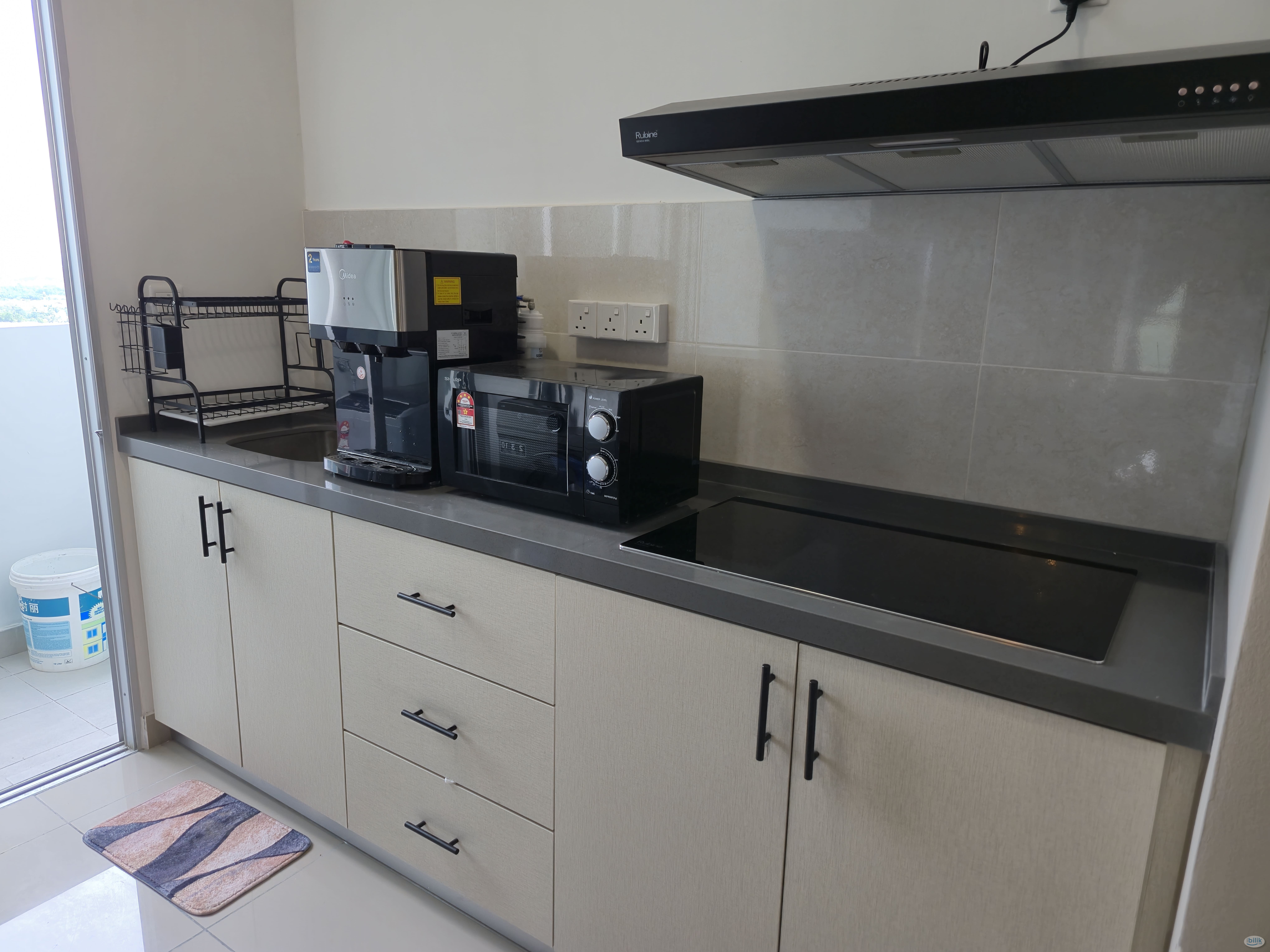 Medium room at Acacia Residence - Image 4