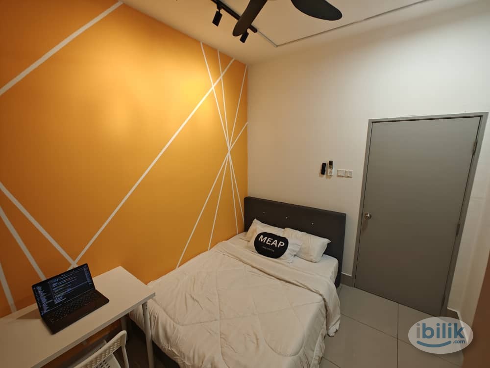 🥶LUXURIOUS BREZZY MIDDLE MASTER ROOM 😍 | 🚇 10 MINS WALK TO LRT SALAK SELATAN 🚇 | 👩‍💻 WORK FROM HOME FRIENDLY! 🧑‍💻 - Image 1