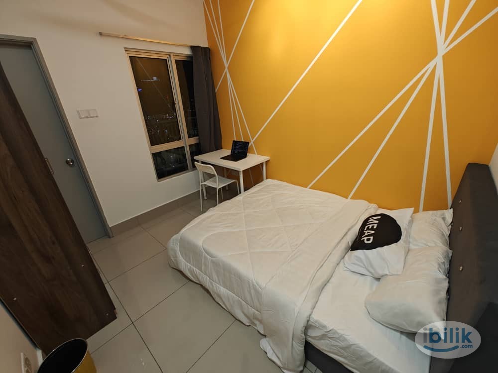 🥶LUXURIOUS BREZZY MIDDLE MASTER ROOM 😍 | 🚇 10 MINS WALK TO LRT SALAK SELATAN 🚇 | 👩‍💻 WORK FROM HOME FRIENDLY! 🧑‍💻 - Image 3