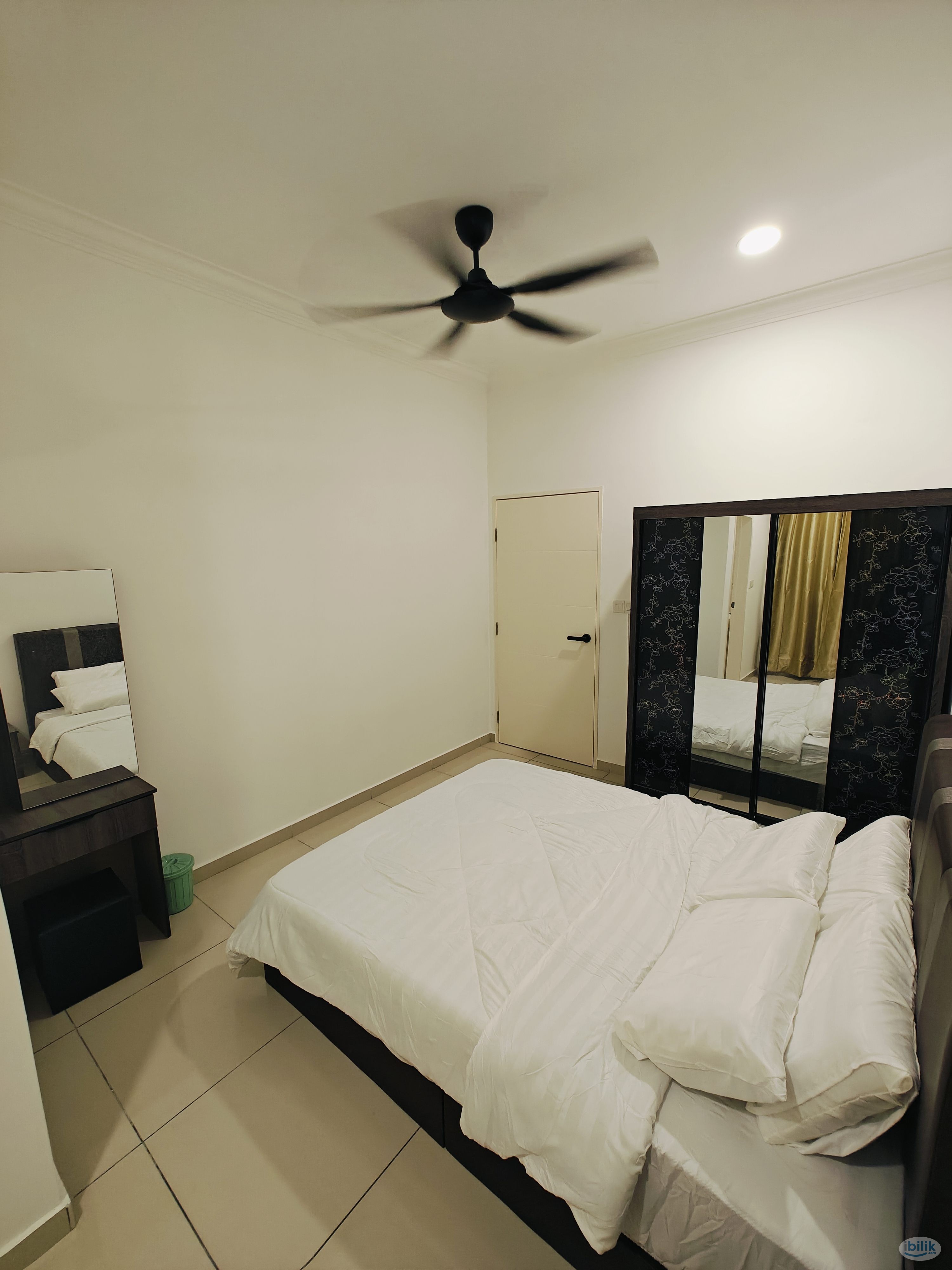 🔥🍀 PREMIUM ROOM 🍀🔥 | 👩‍💻 WORK FROM HOME FRIENDLY! 🧑‍💻 |  🏡 TIARA SENDAYAN 🏡 - Image 4