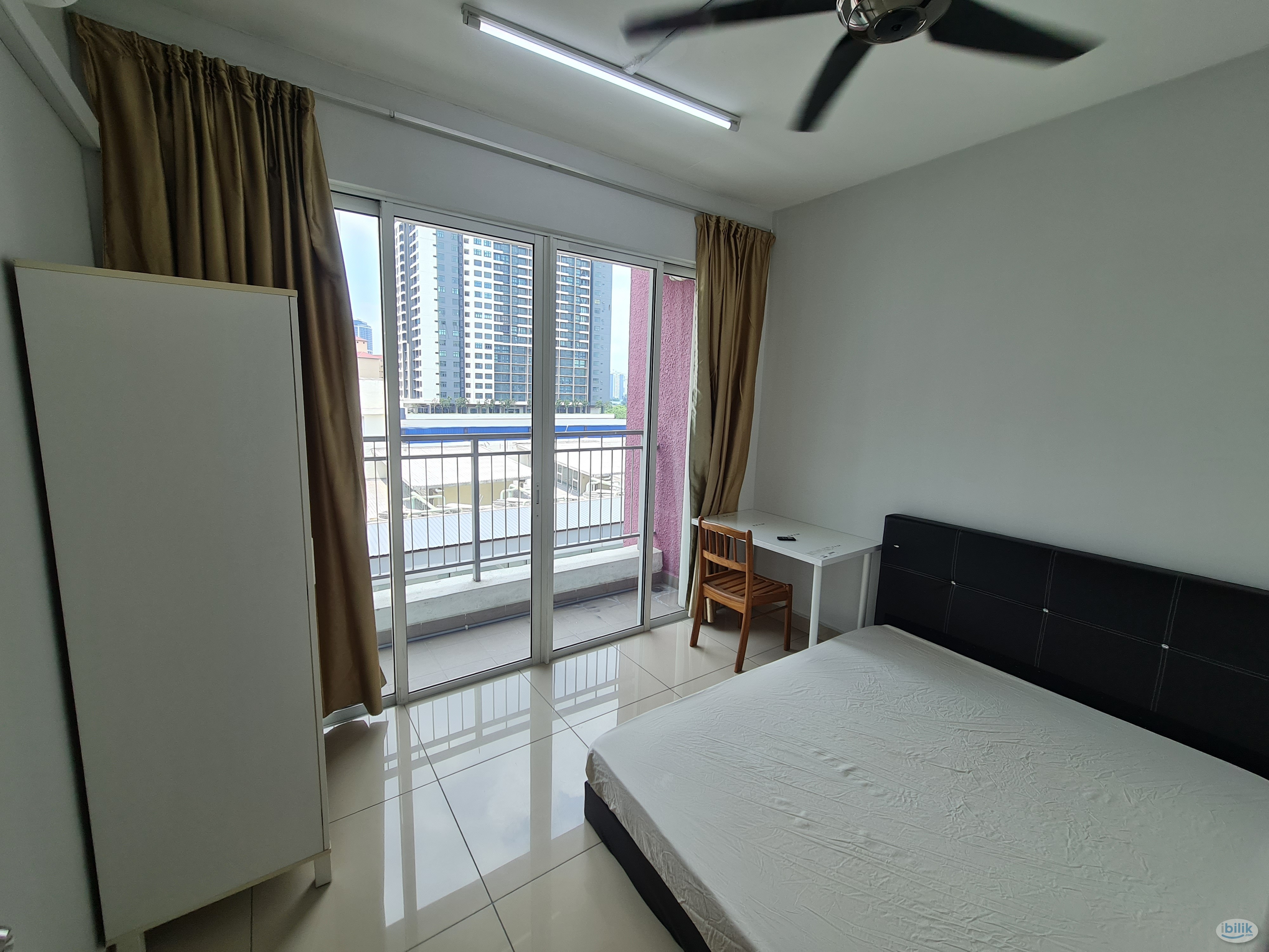 BALCONY MEDIUM BEDROOM. AVAILABLE NOW - Image 1