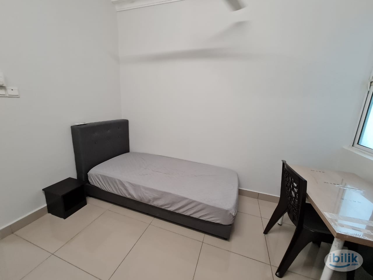 MEDIUM BEDROOM , AVAILABLE NOW - Image 2