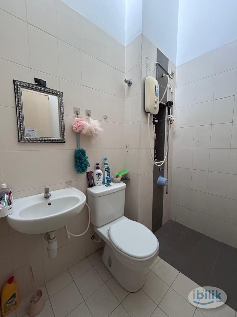 Single Room at Bandar Utama, Near One Utama, Near Bus Stop - Image 1