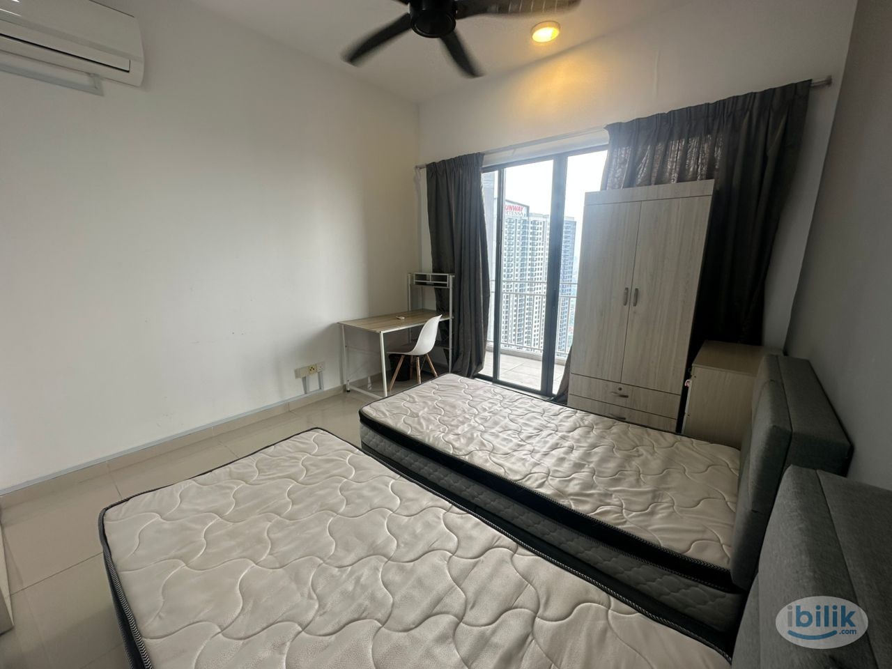 Window View Room+AC!! @ Hamilton - Image 2