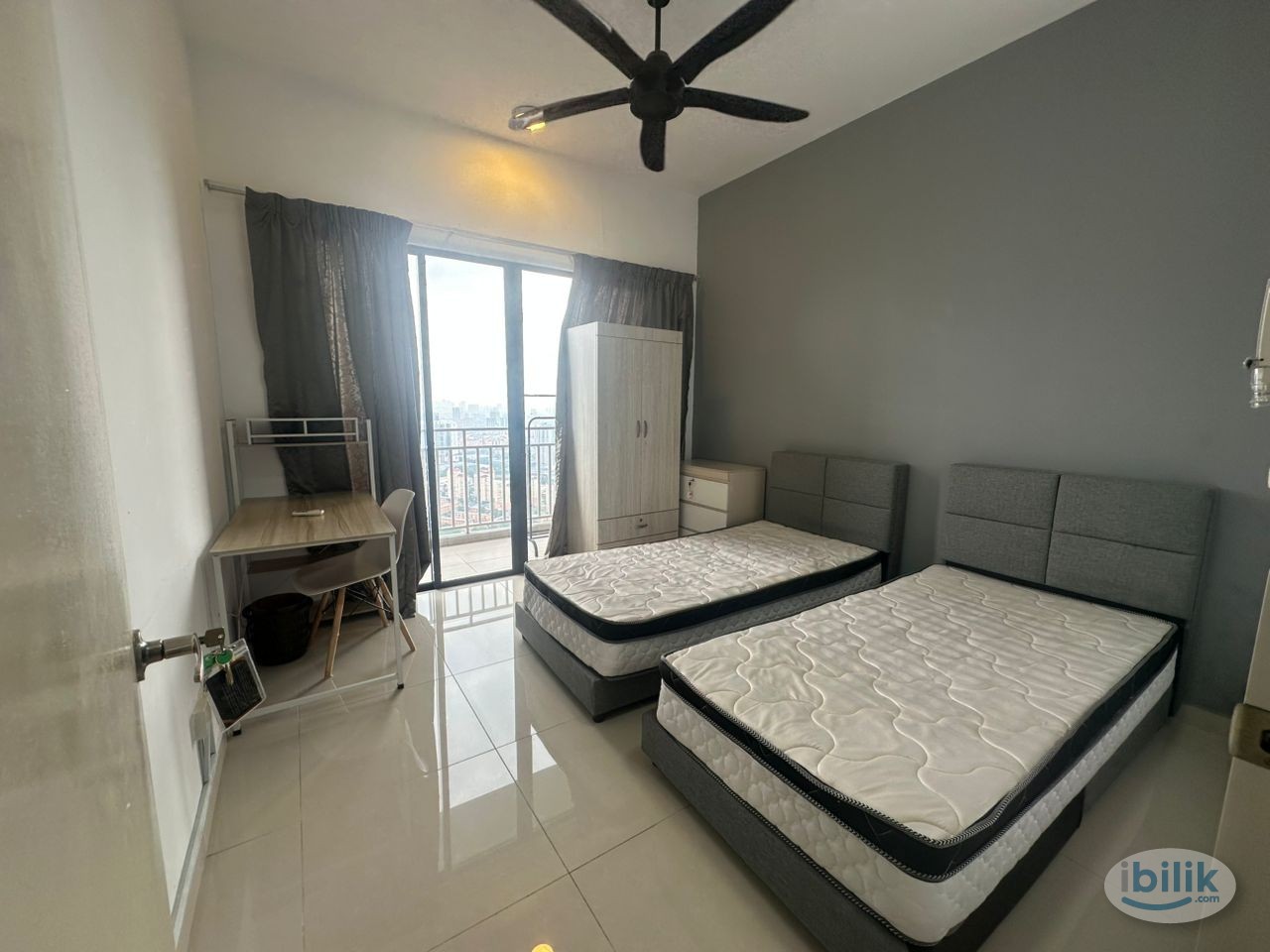Window View Room+AC!! @ Hamilton - Image 1