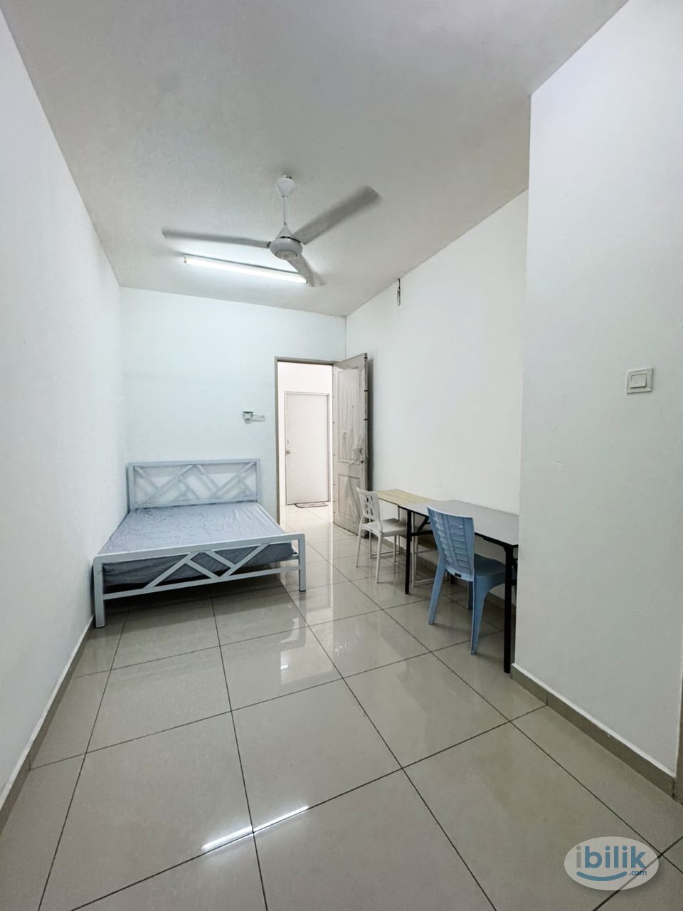 🏠 [Medium Private Room] [✅ Zero Deposit] 🌟Near One Utama Mall, Centre Point, IKEA 🚇 MRT Bandar Utama Station, Mutira Dam - Image 1