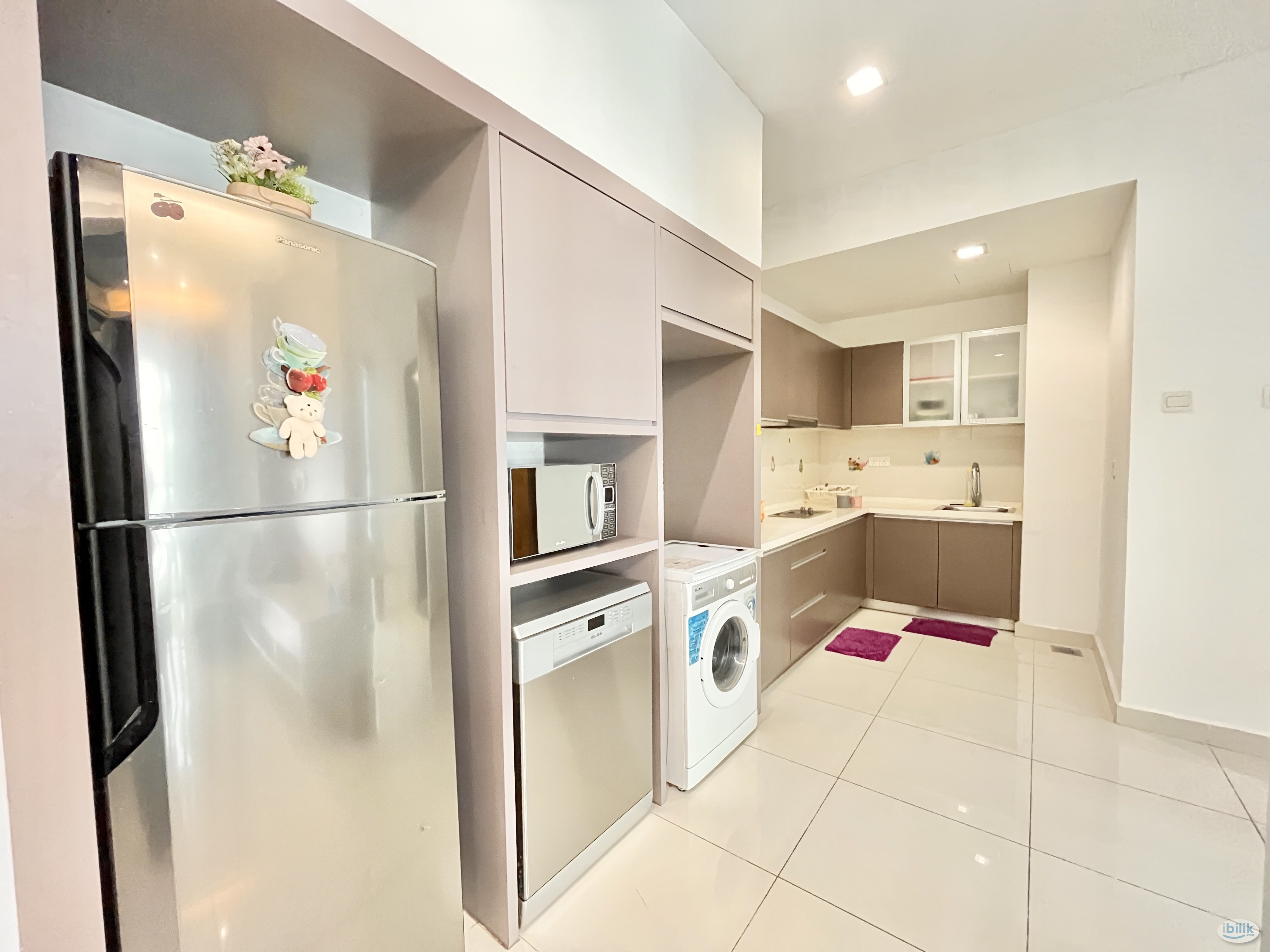 Large Room with Private Bathroom at Regalia, Putra - Image 5