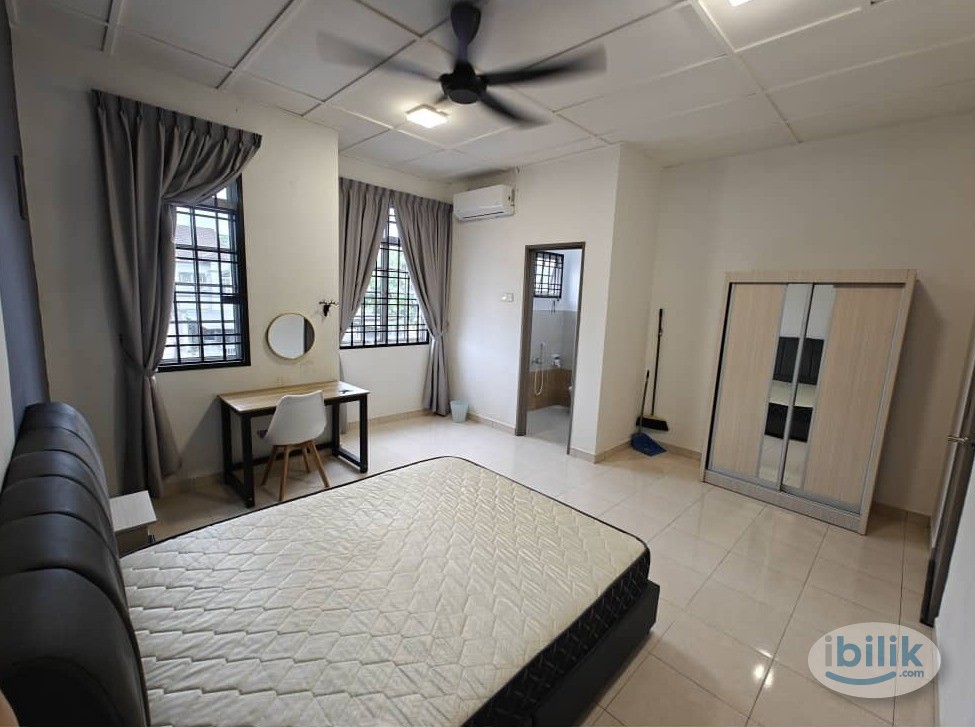 Master Room at Taman Bukit Indah 2, Johor Bahru - Image 1