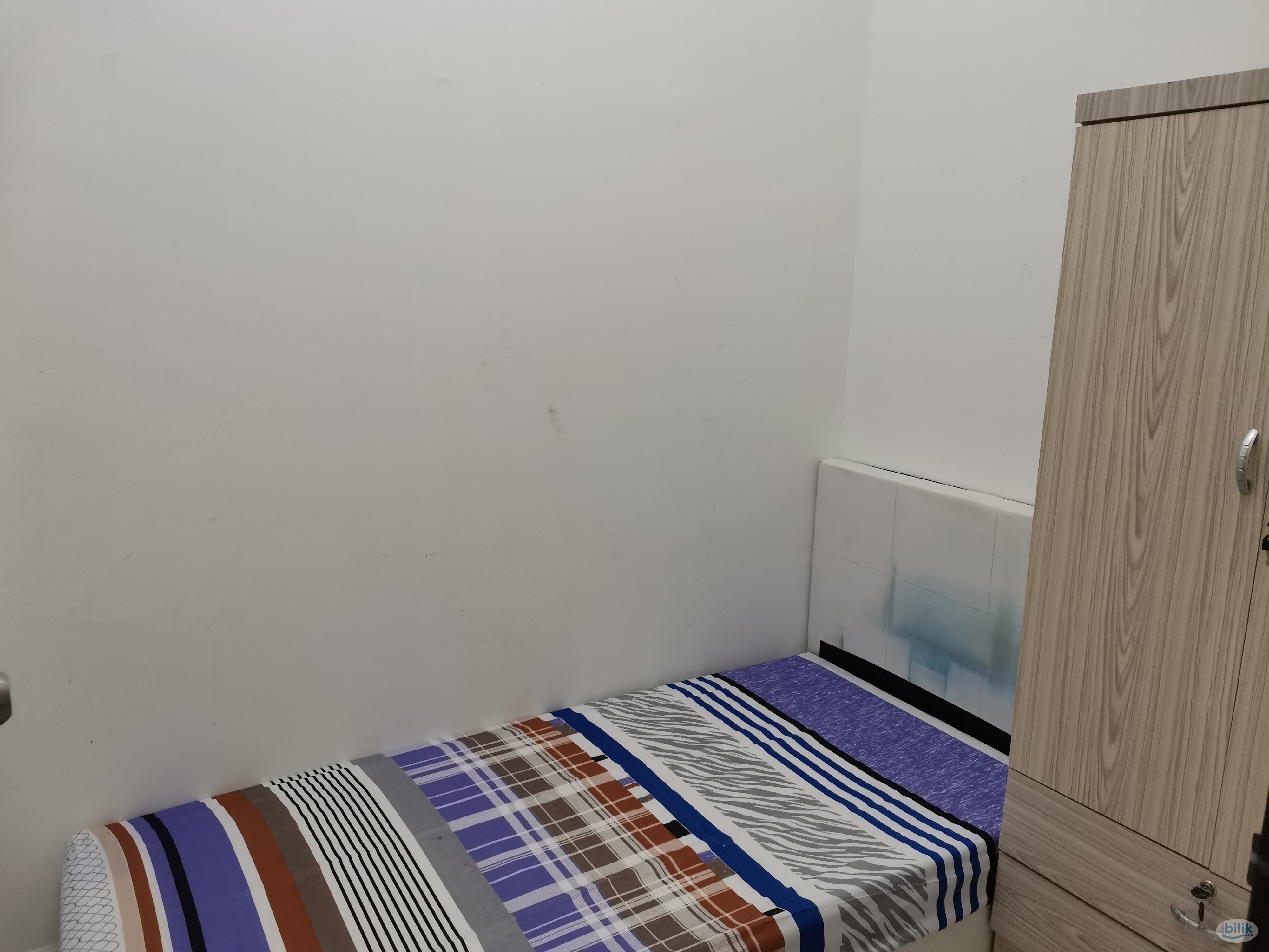 Platinum 3 Furnished No Aircond Single room include utilities share bathroom MIX GENDER - Image 2