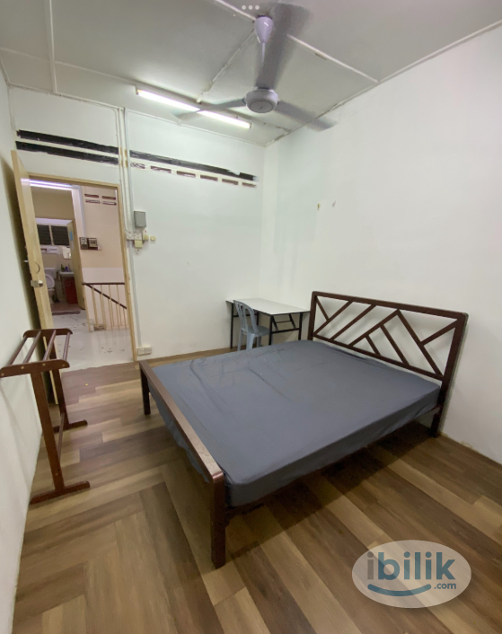 🚝🔥 Commuter-Friendly Location for Working Adults — Walk to LRT! - Image 1