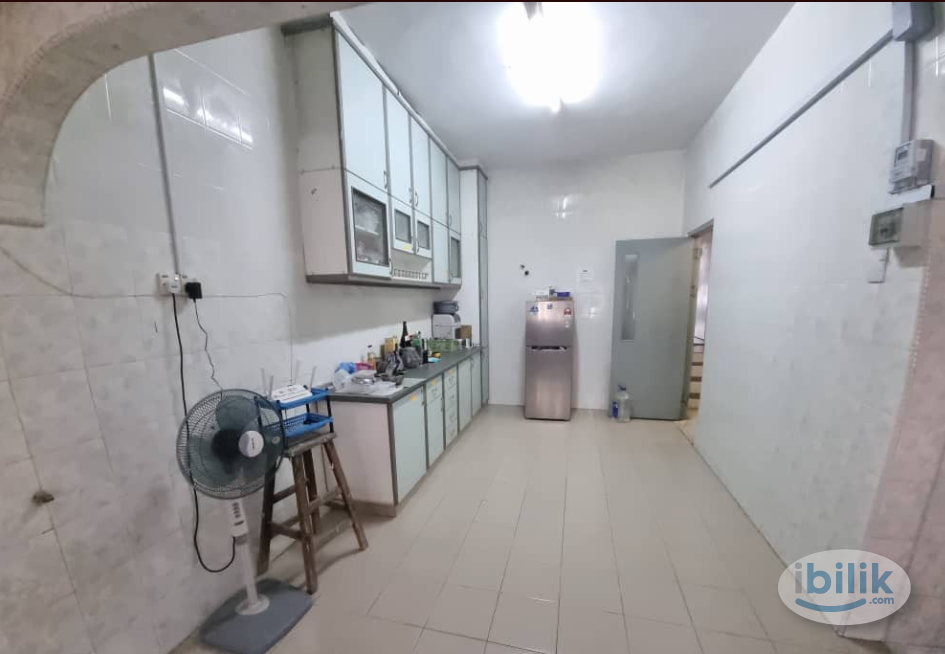 🚝🔥 Commuter-Friendly Location for Working Adults — Walk to LRT! - Image 2