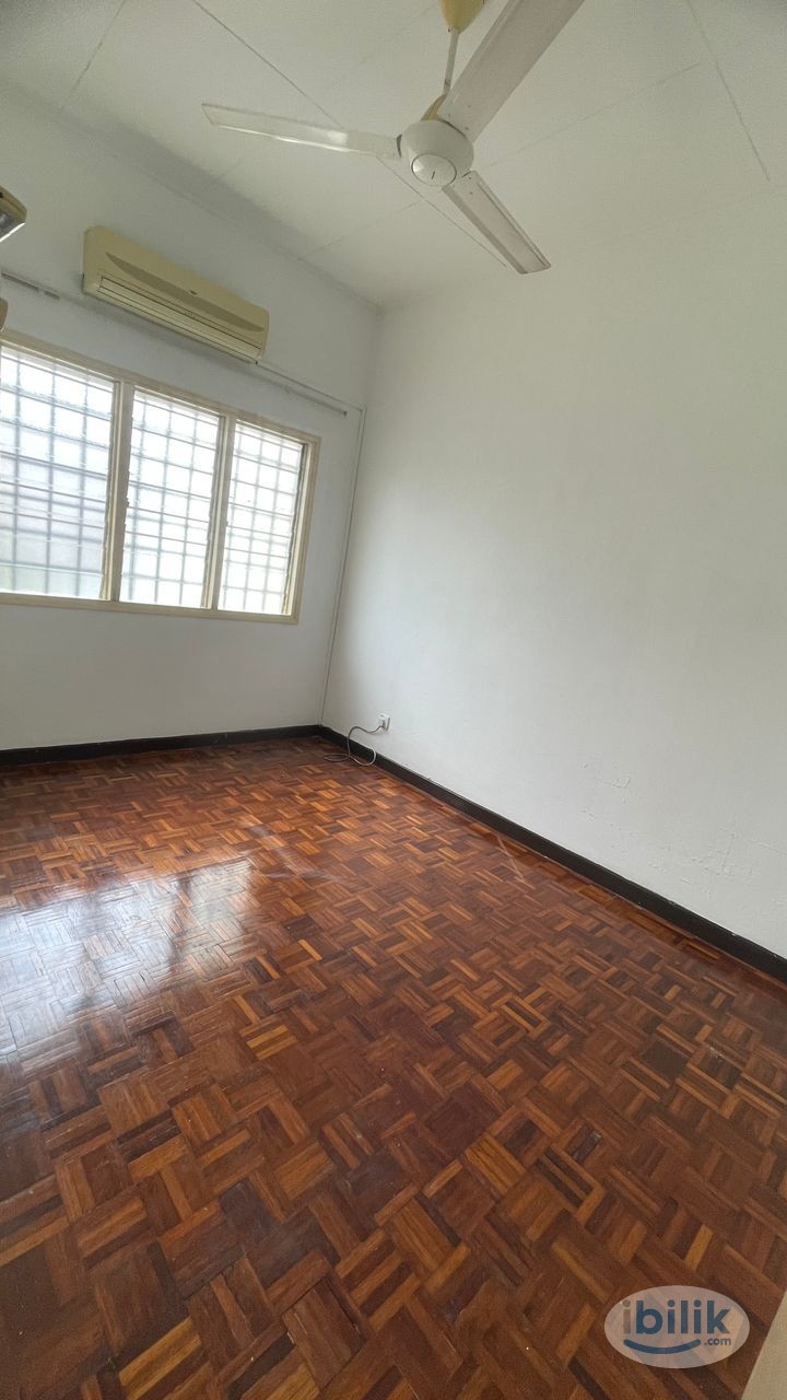 Master Room at Goodyear Court 6, UEP Subang Jaya - Image 4