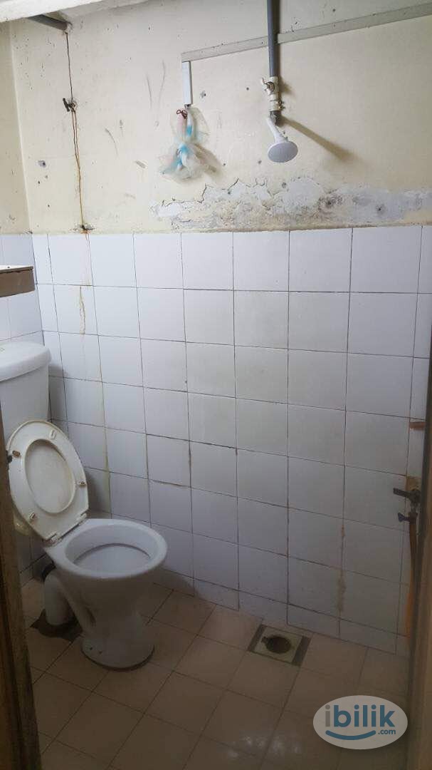 Master Room at Goodyear Court 2, UEP Subang Jaya - Image 5