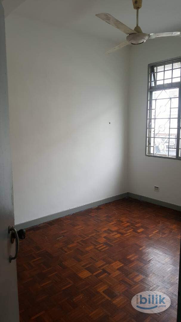 Middle Room at USJ 6, UEP Subang Jaya - Image 2