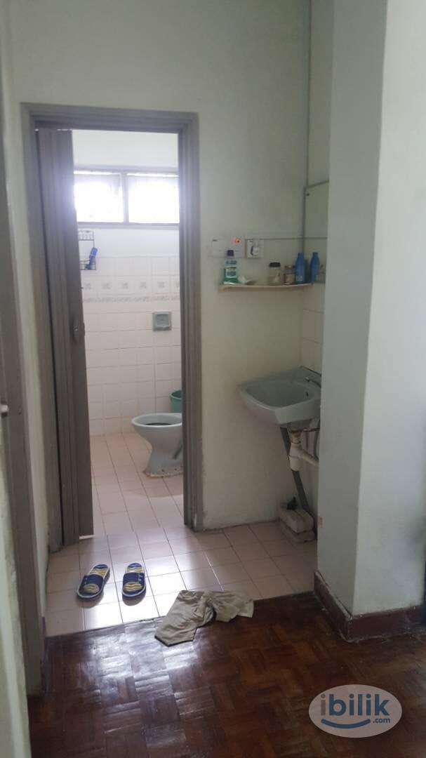 Middle Room at USJ 6, UEP Subang Jaya - Image 4