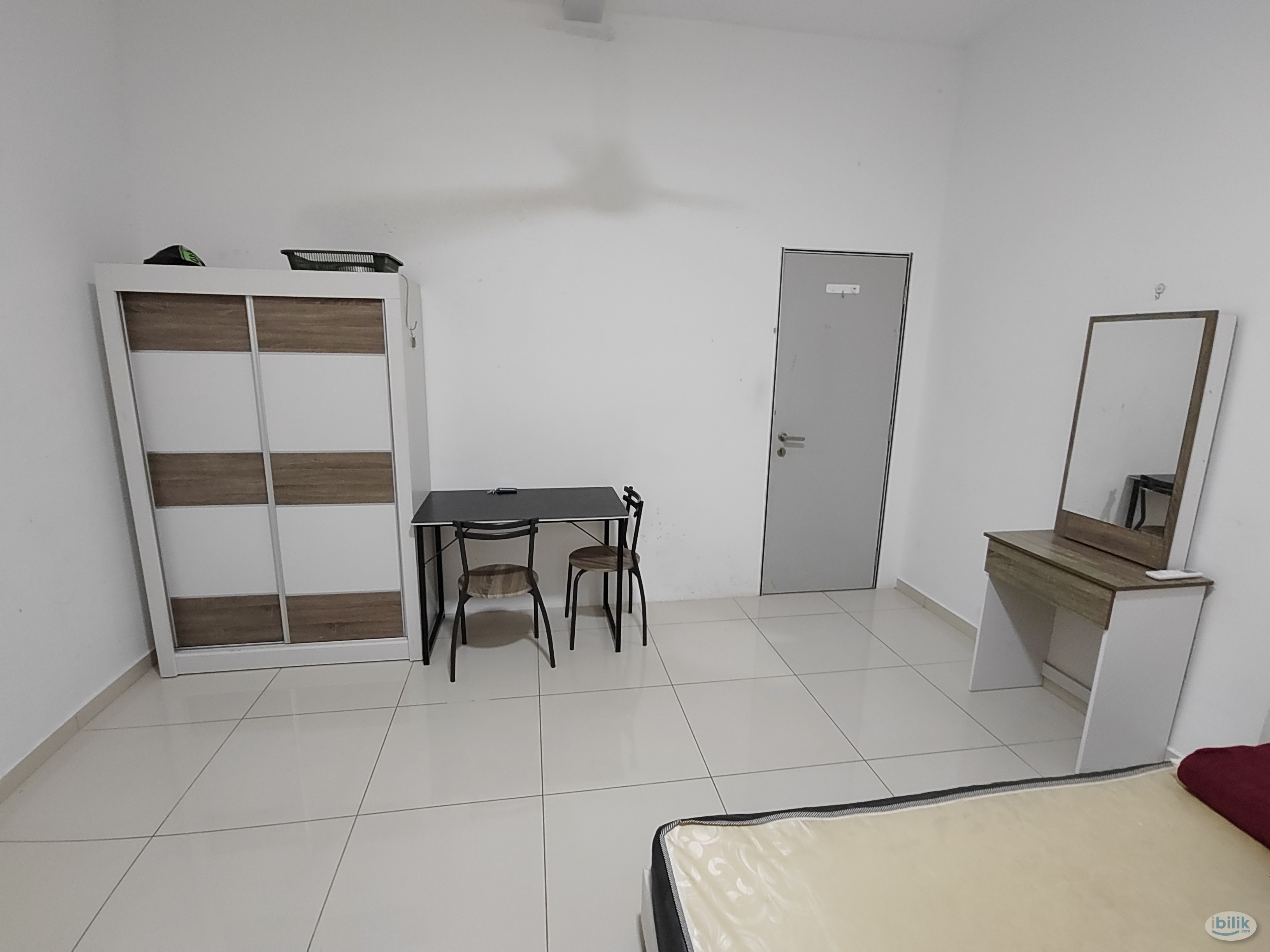 Fiera Vista Balcony Middle Room included Utilities Share Bathroom MIX GENDER - Image 3